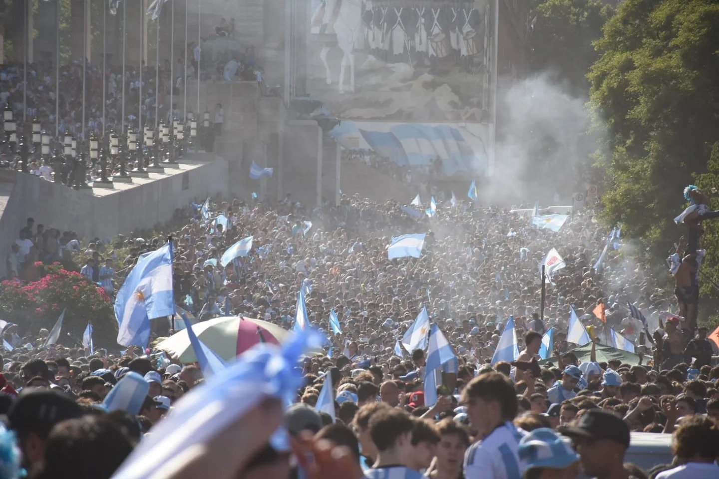 Khung canh an mung tai que huong Messi hinh anh