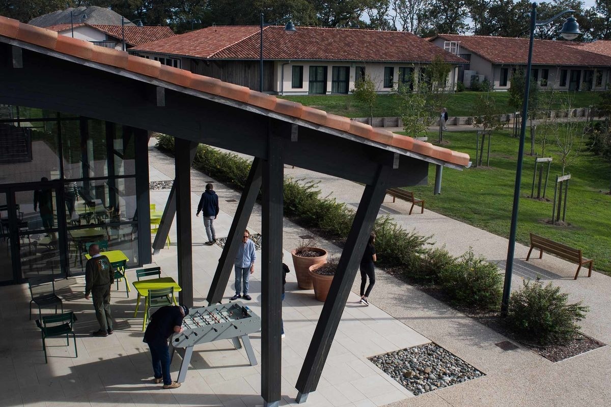 ngoi lang bat thuong anh 2