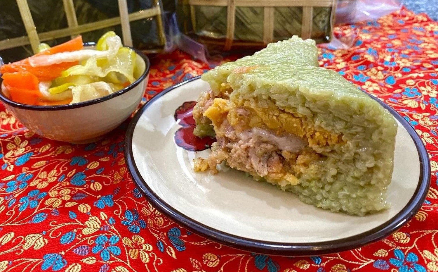 Banh chung 140.000 dong/chiec chay hang truoc Tet hinh anh