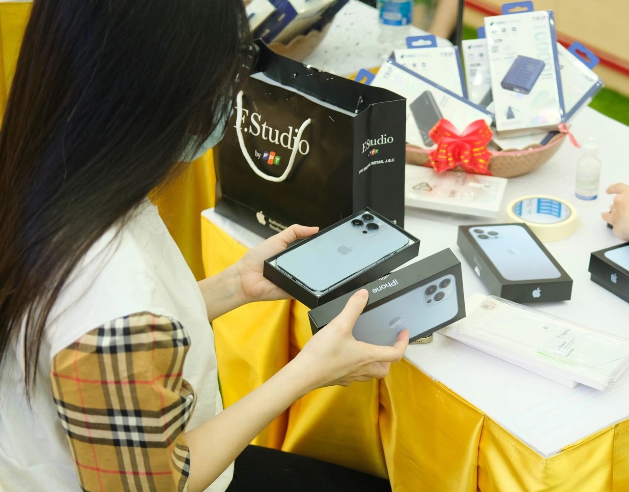 Gia iPhone 14 xach tay anh 3