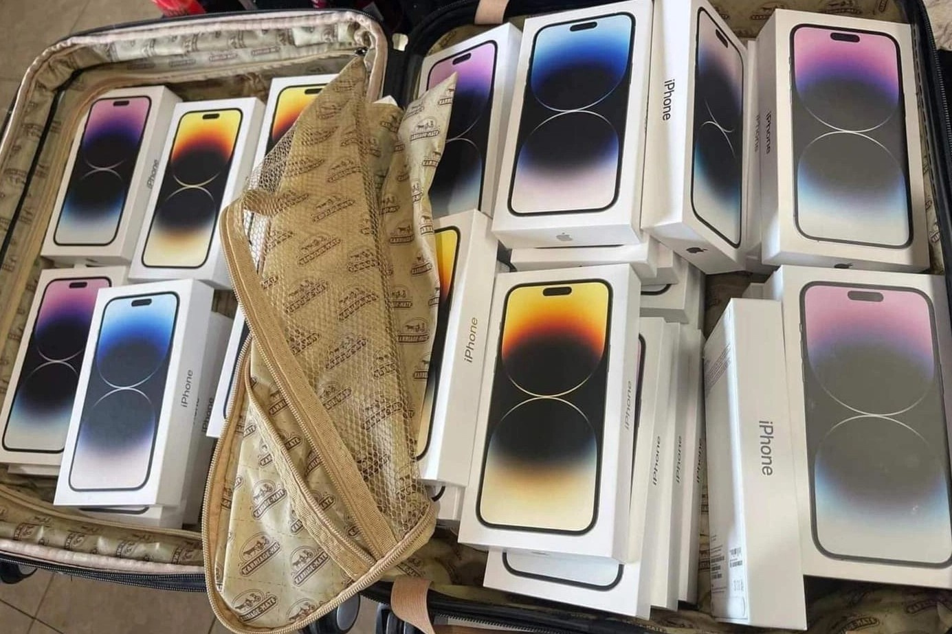 That chat kiem soat nhap lau iPhone 14 qua duong hang khong hinh anh