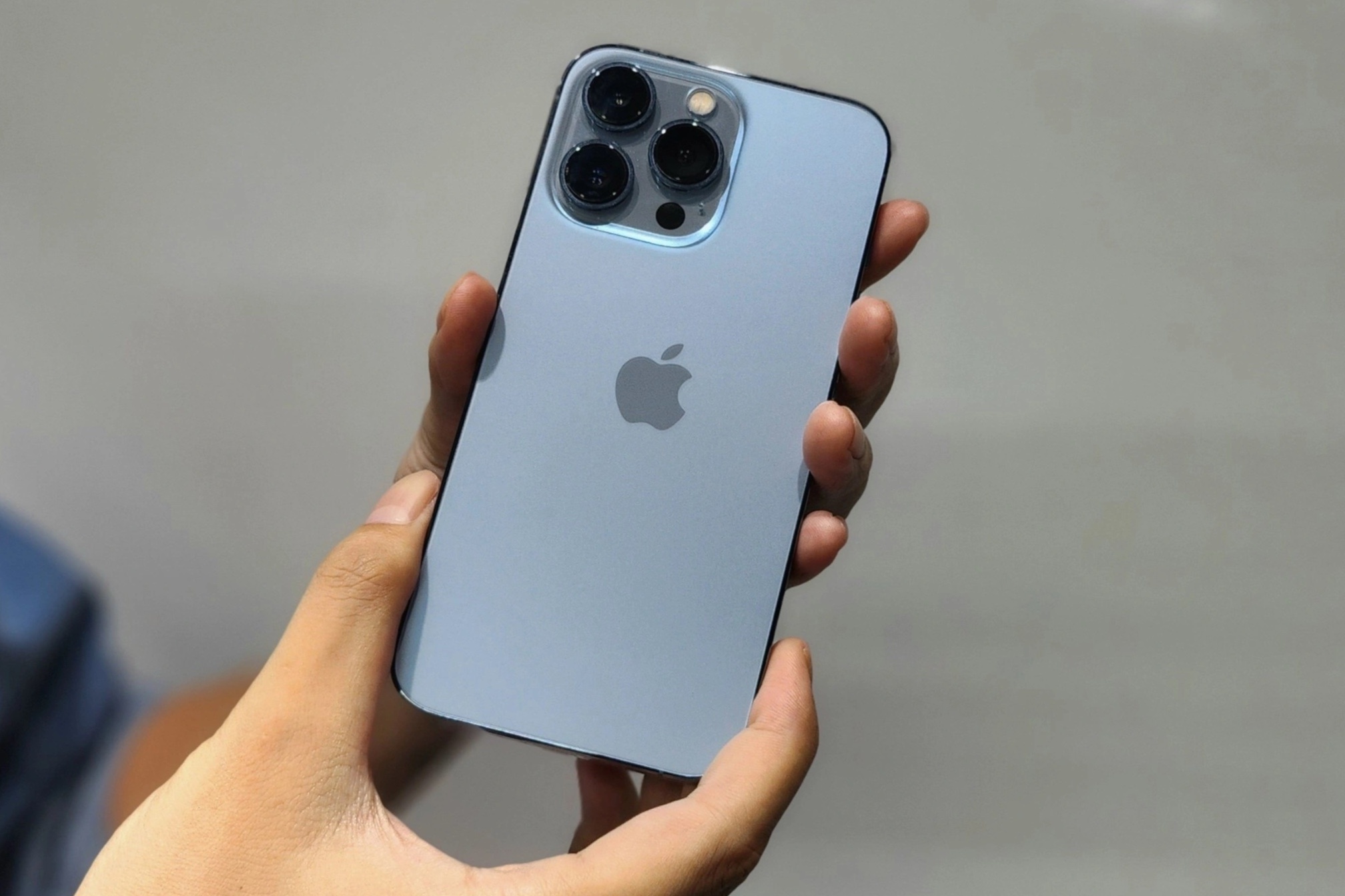 Luong ban lai iPhone 13 tai Viet Nam tang cao dot bien hinh anh