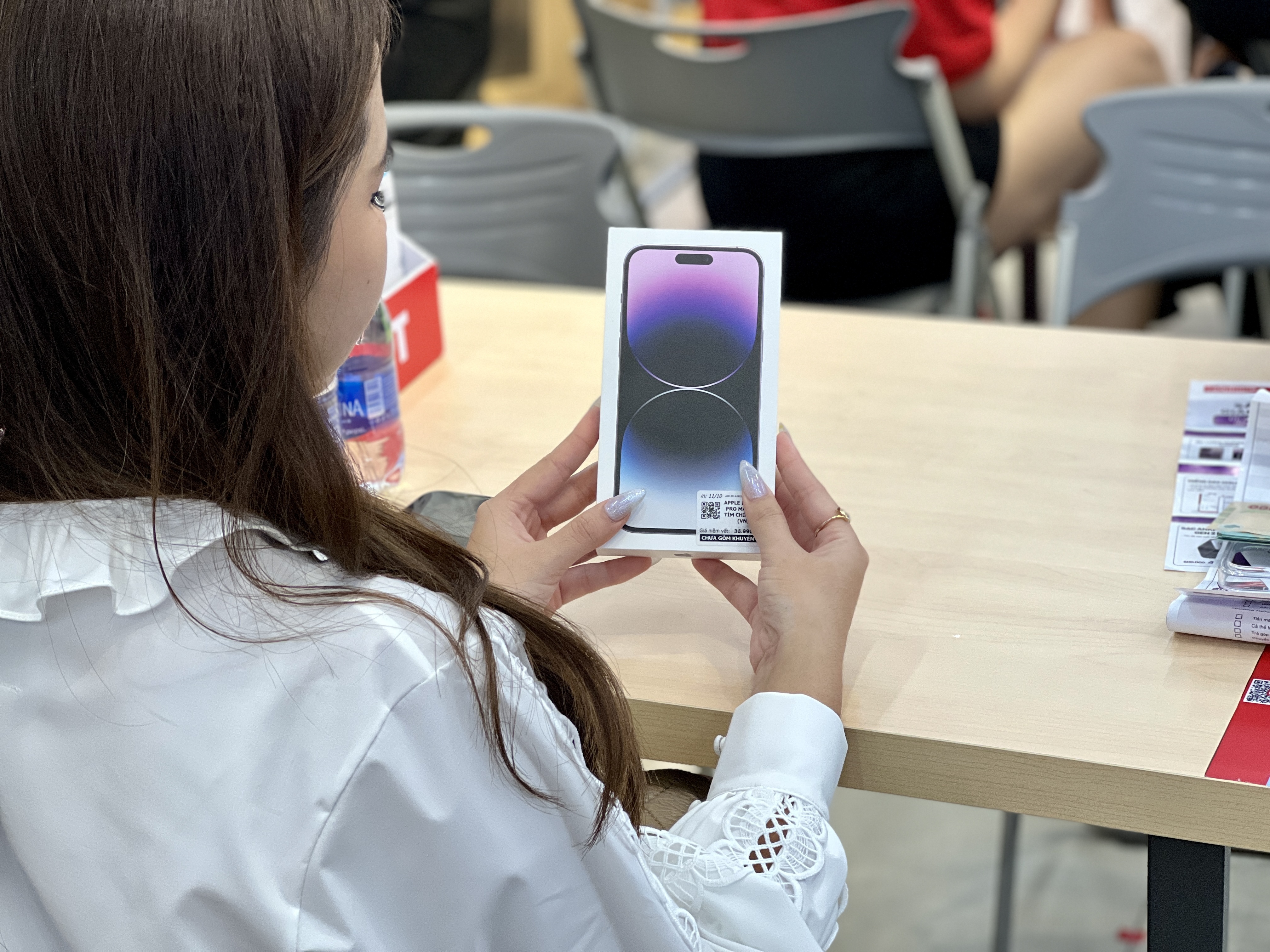 Luong 10 trieu van mua iPhone 14 tra gop hinh anh