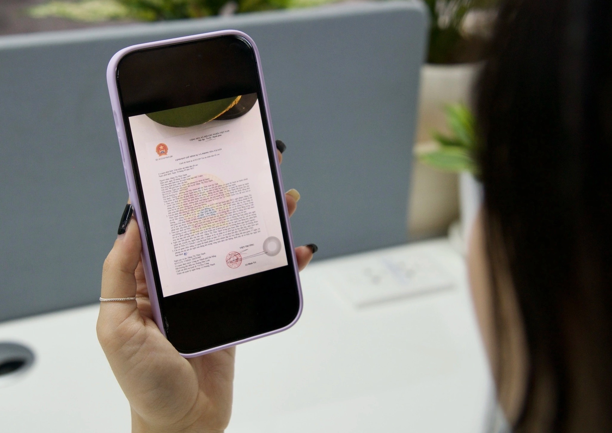 Mao danh cong an gui lenh bat giu, lua tien qua dien thoai hinh anh