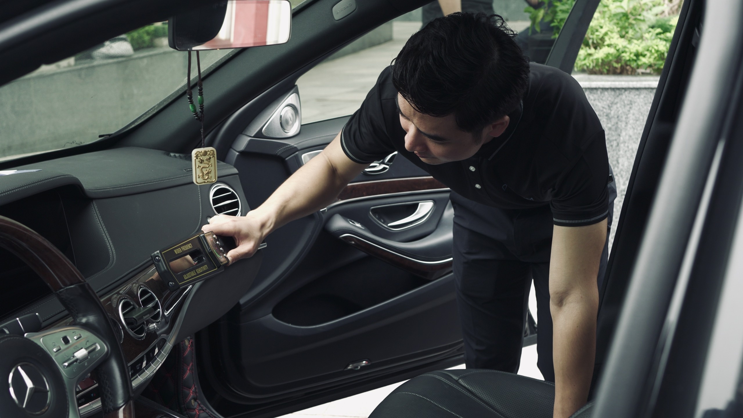 thiet bi theo doi anh 2