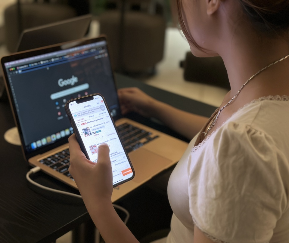 Mua hang tren livestream dang tro thanh xu huong hinh anh