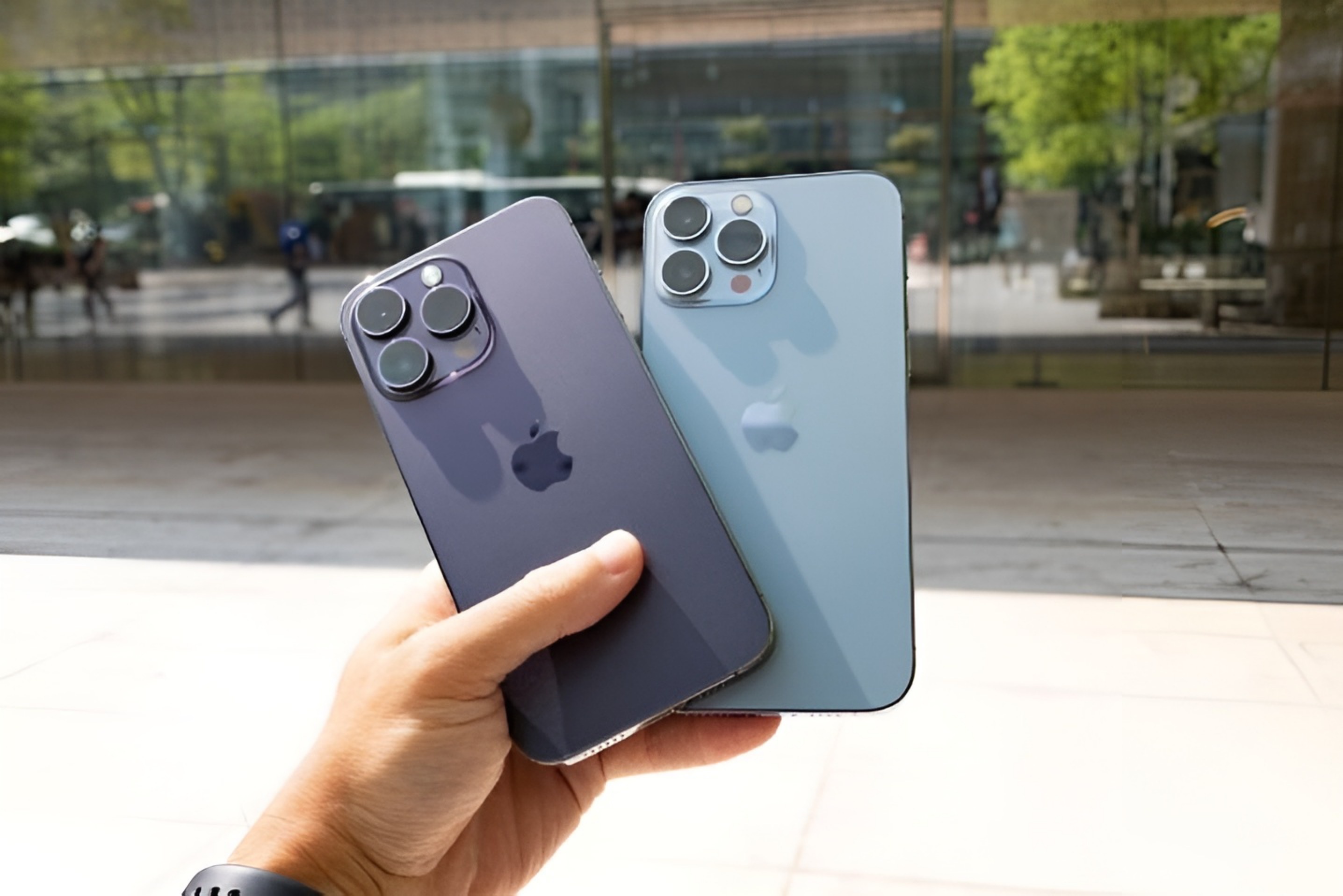 Mau iPhone tai tieng bat ngo dung dau ve doanh thu tai Viet Nam hinh anh