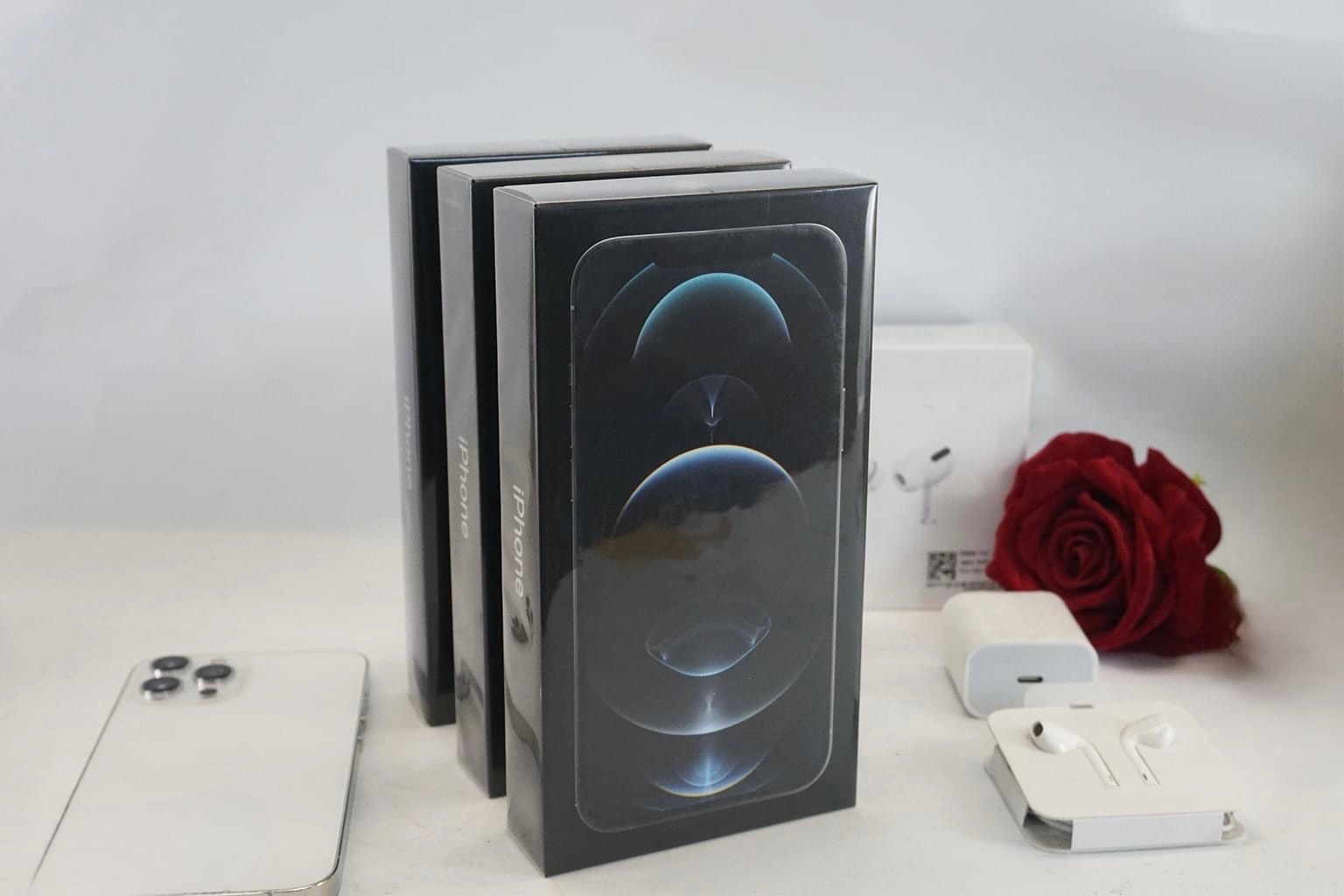 Xuat hien iPhone 12 Pro Max nguyen seal tai Viet Nam hinh anh