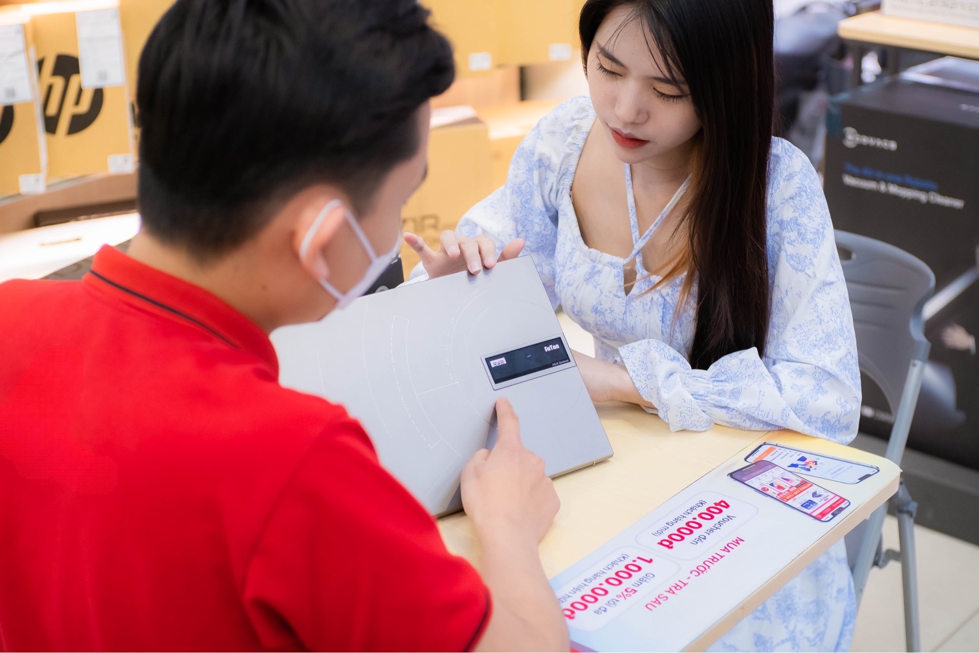 Nhieu mau laptop giam gia, doanh so tang cao hinh anh