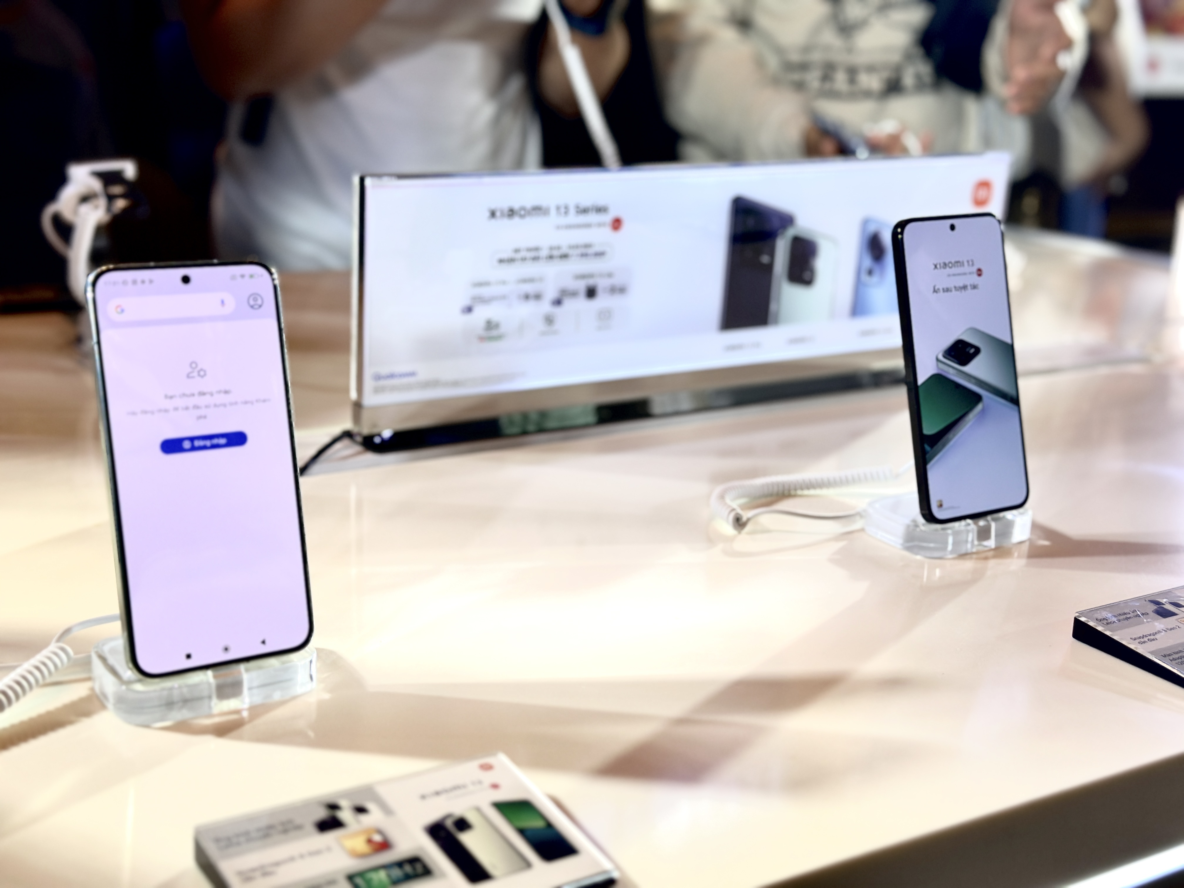 Loat smartphone vua len ke tai Viet Nam hinh anh