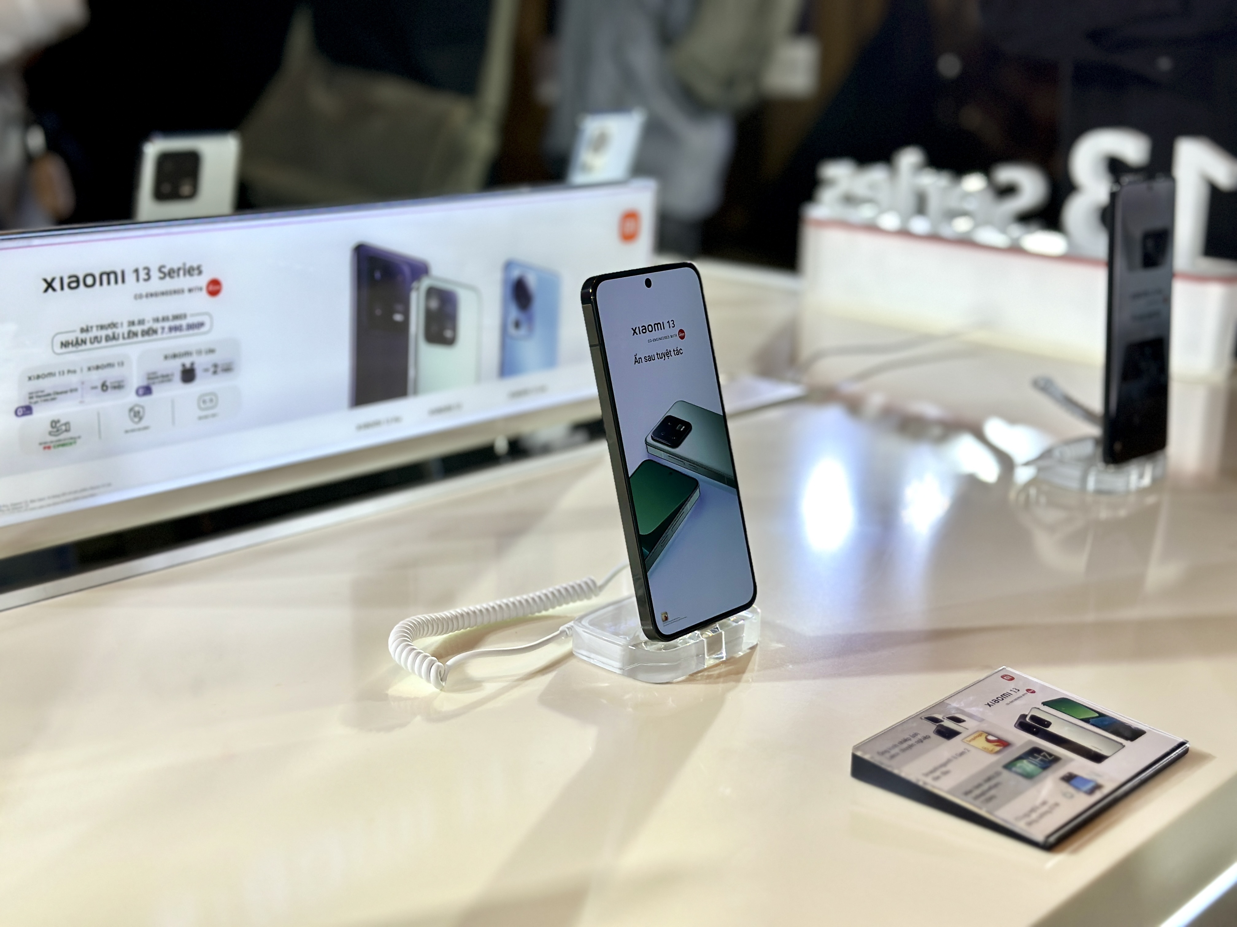 ra mat smartphone anh 2