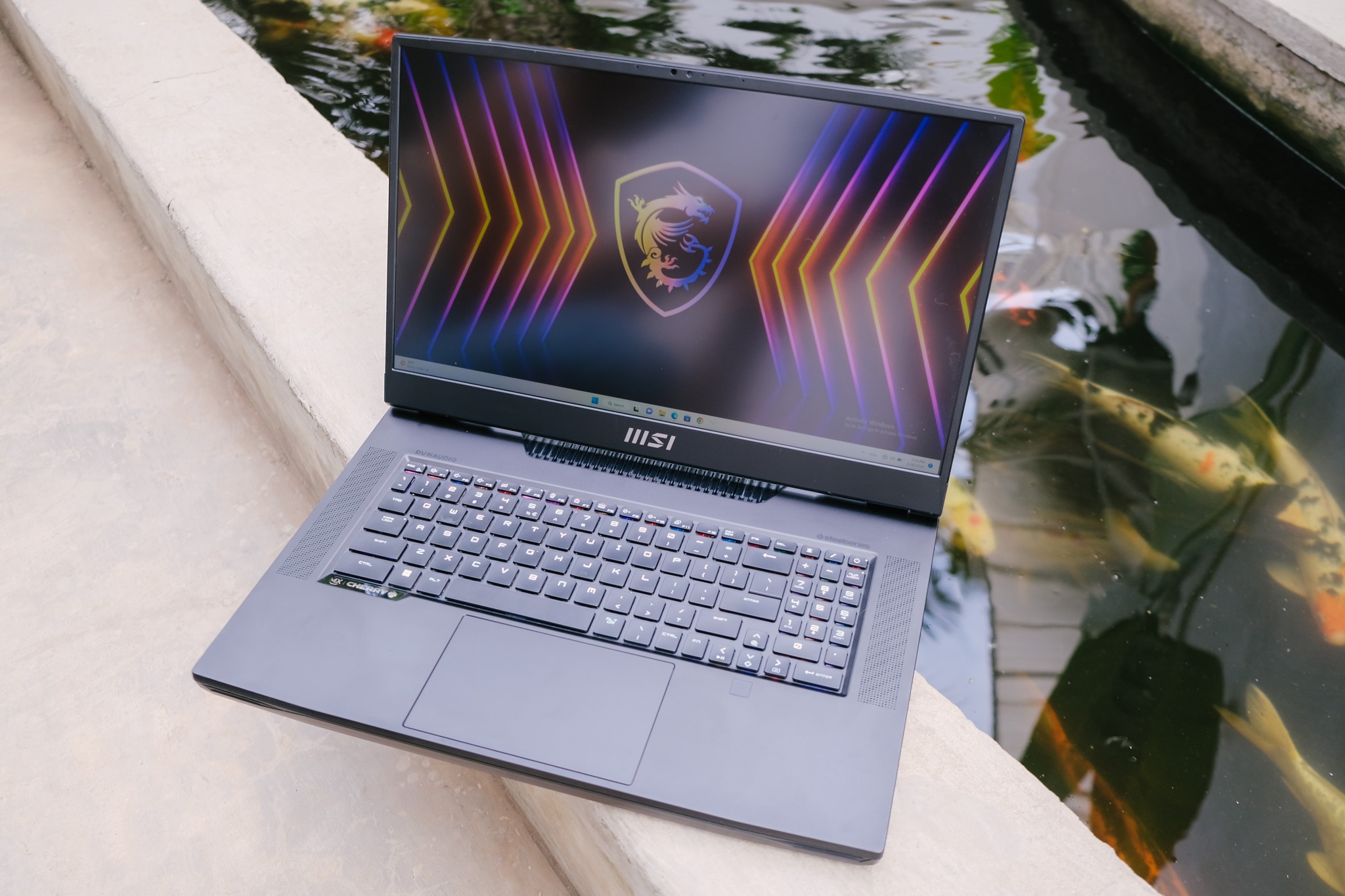 Laptop MSI GT77 anh 1