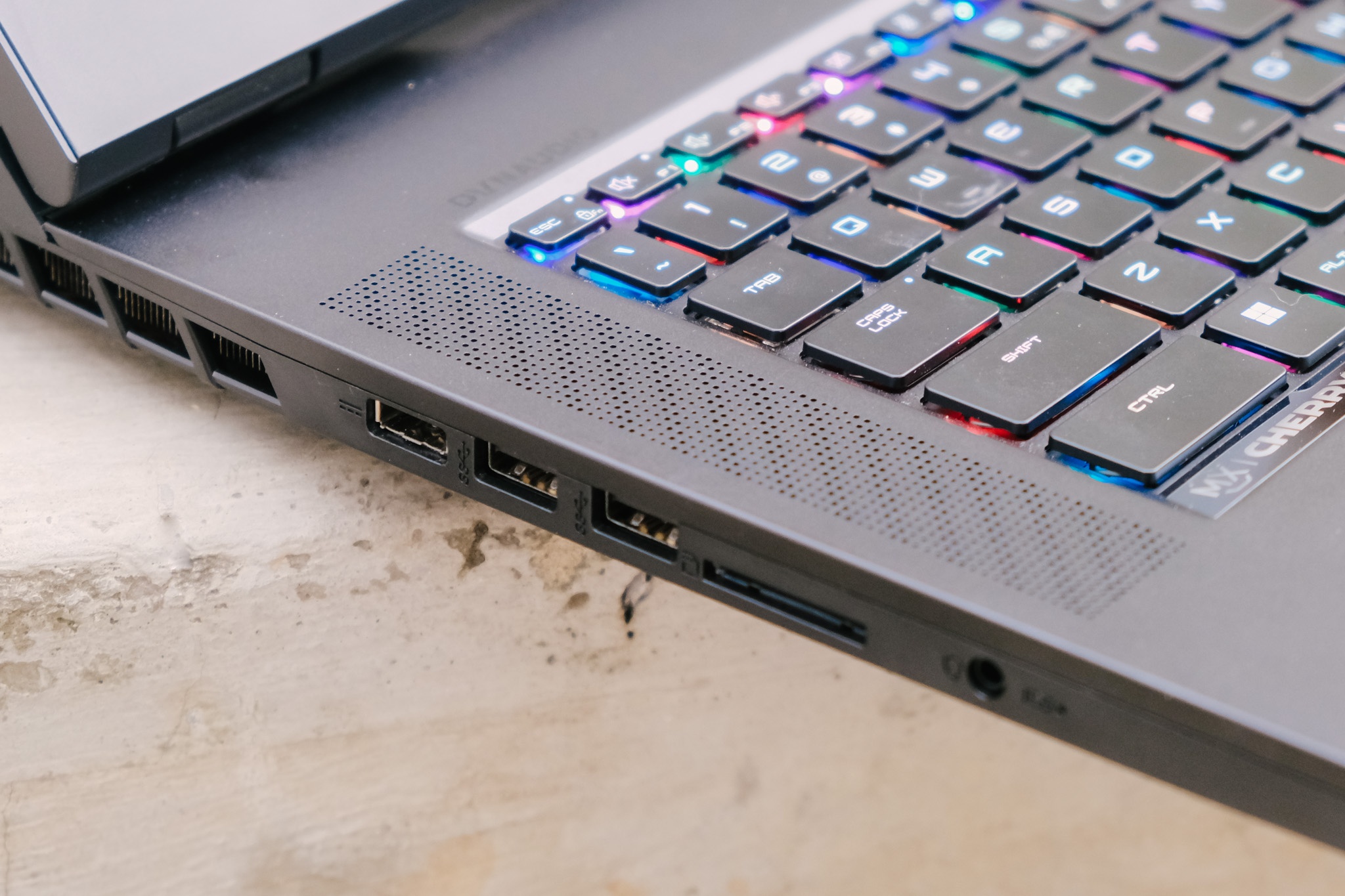 Laptop MSI GT77 anh 9