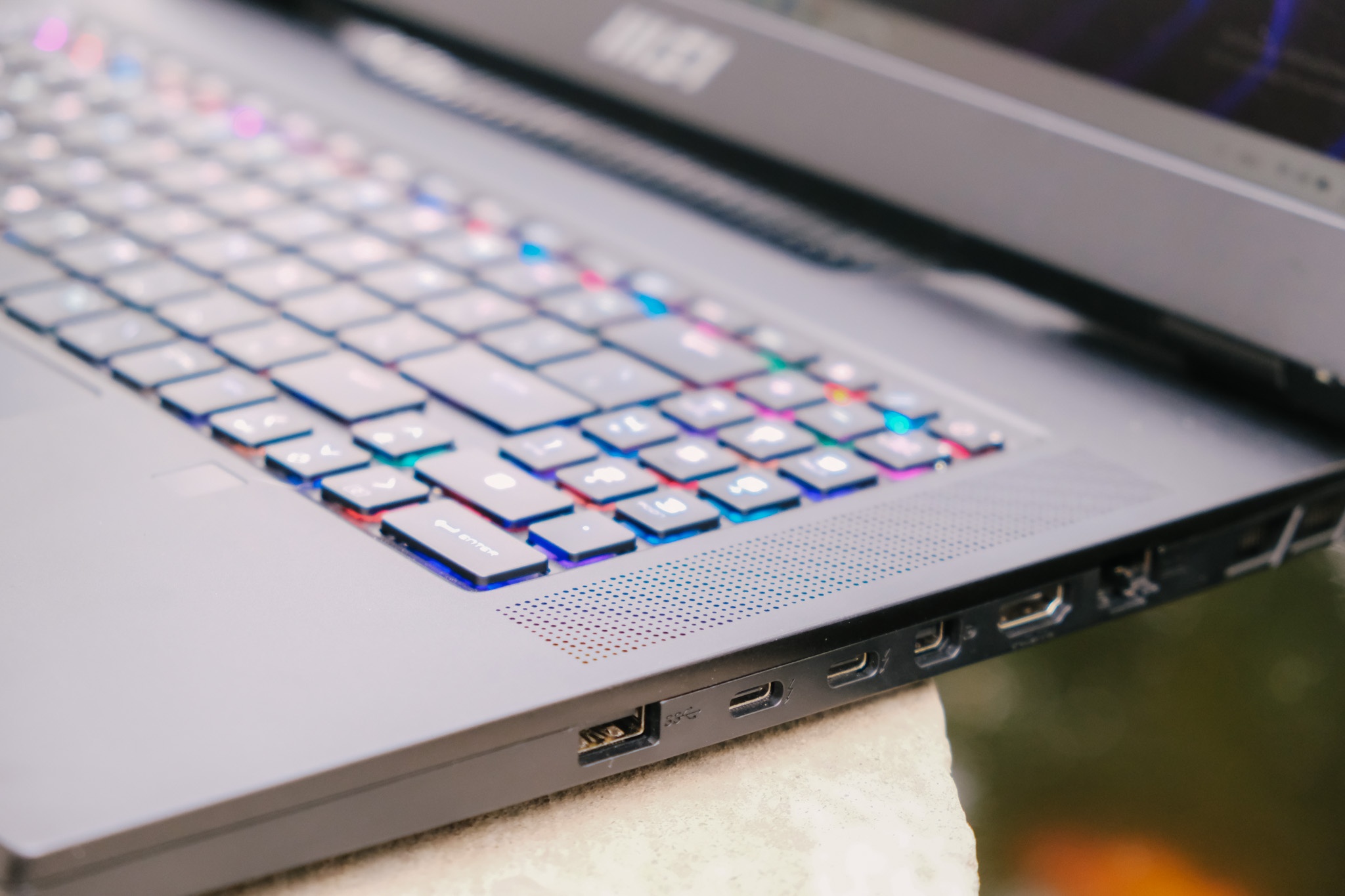 Laptop MSI GT77 anh 10