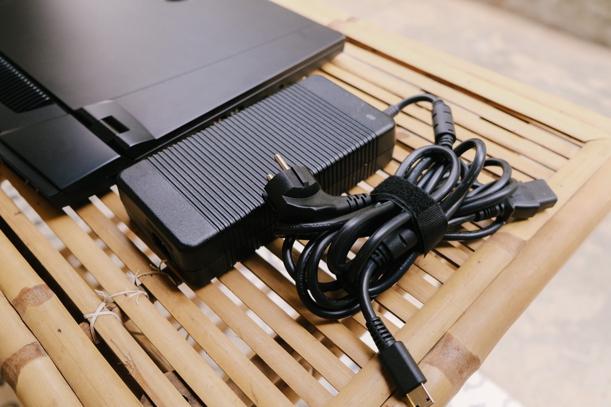 Laptop MSI GT77 anh 14