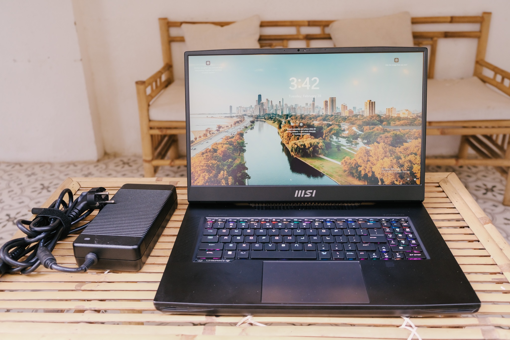 Laptop MSI GT77 anh 2