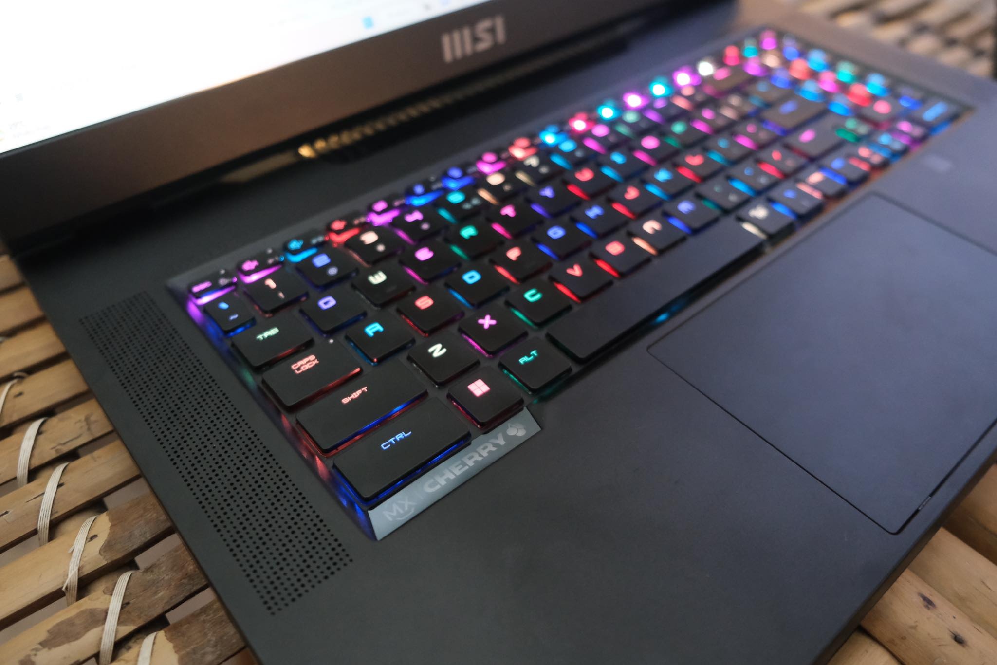 Laptop MSI GT77 anh 8