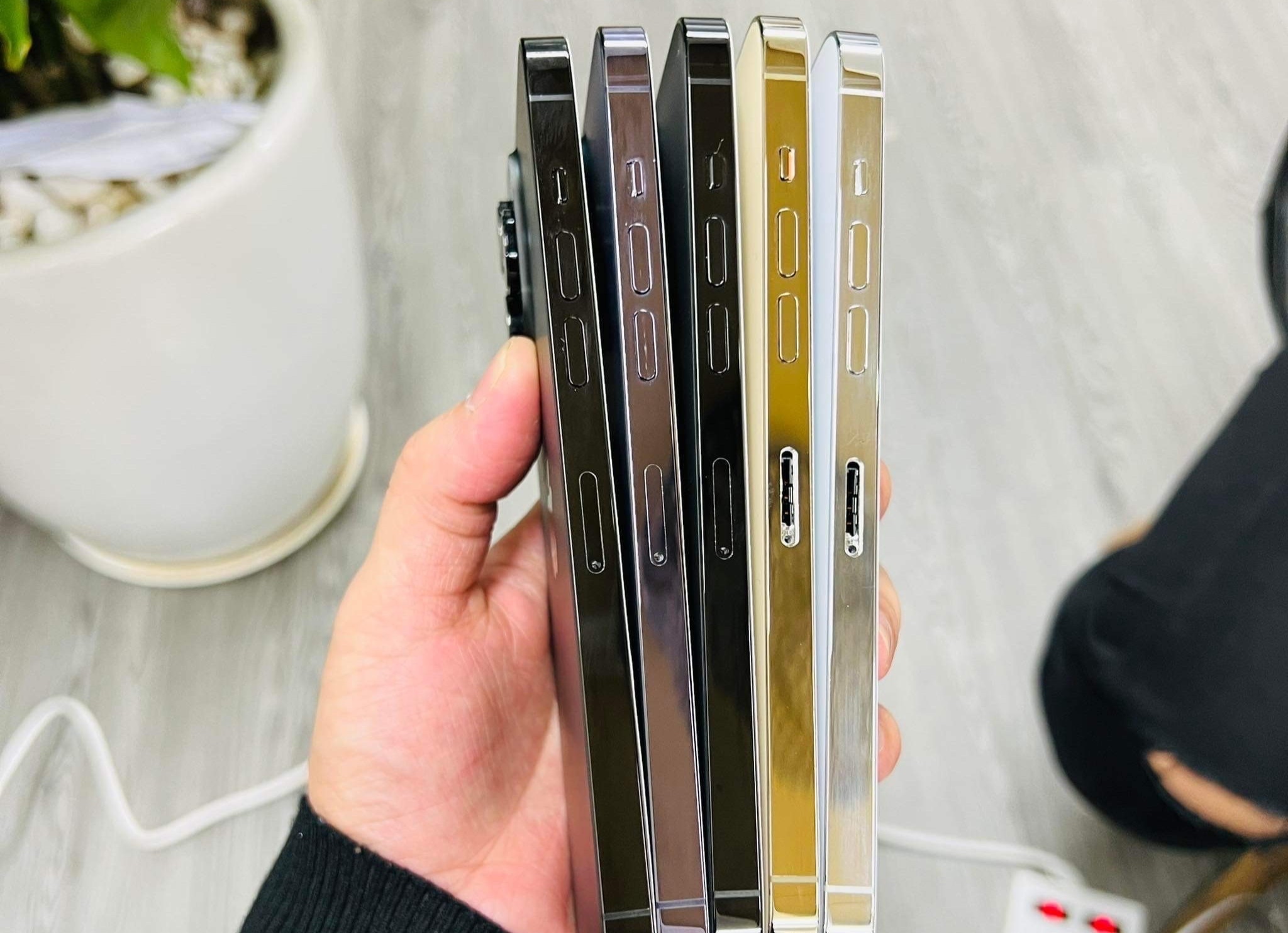 gia iPhone 14 lock anh 2