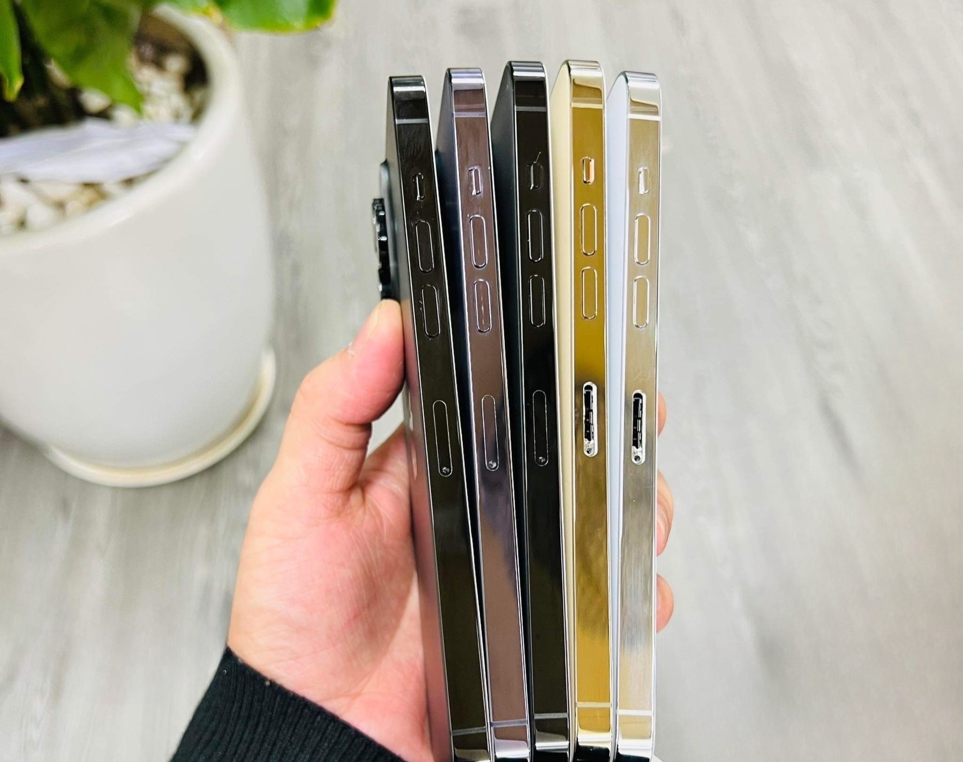 Cat CNC khe SIM iPhone 14 lock voi gia 2,5 trieu dong hinh anh