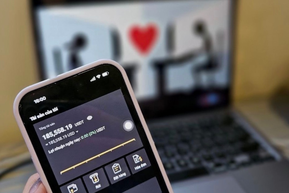 Mat 200 trieu dong vi bi lua qua ung dung hen ho hinh anh