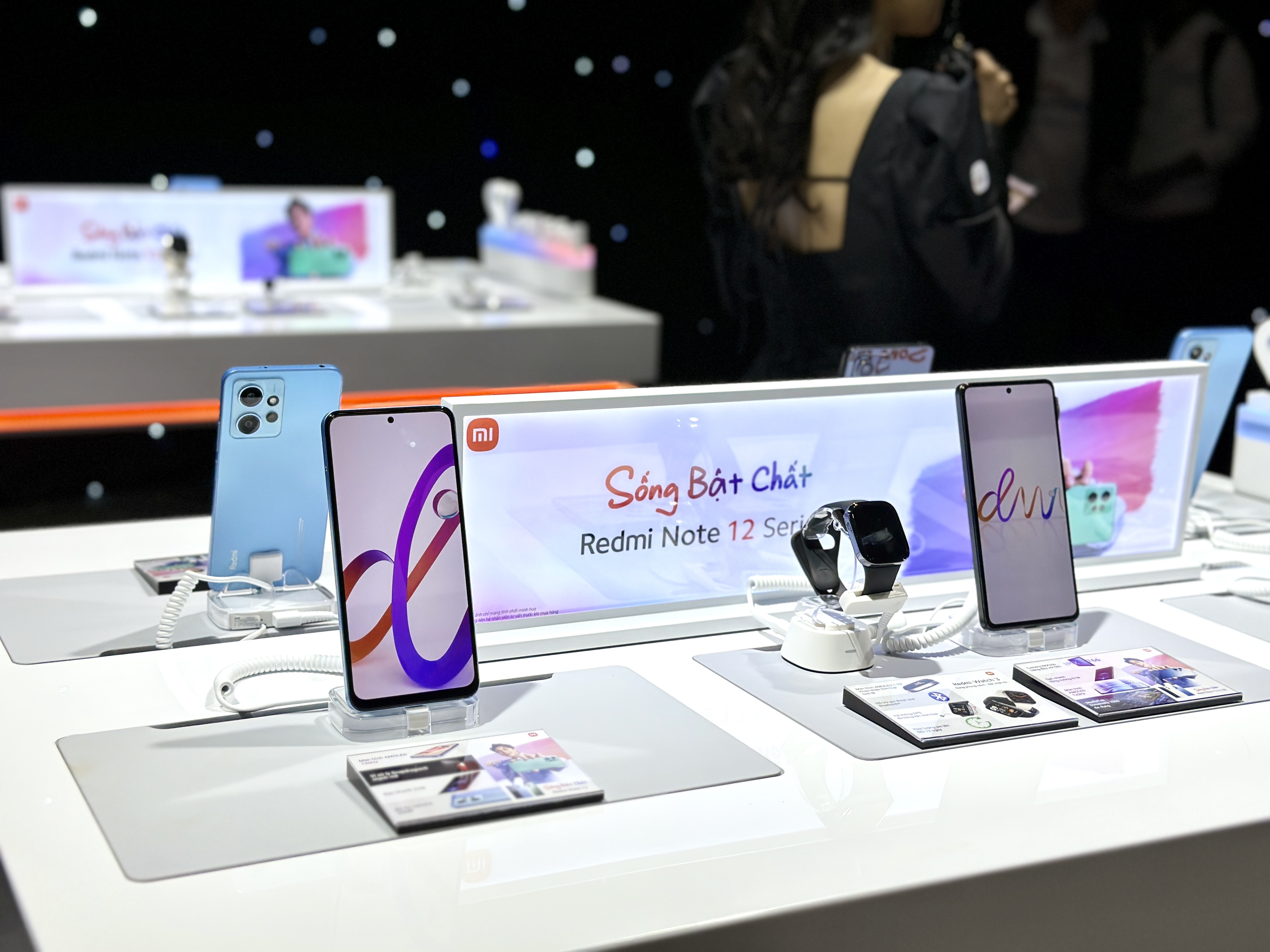 Loat smartphone gia re vua ra mat thi truong Viet Nam hinh anh