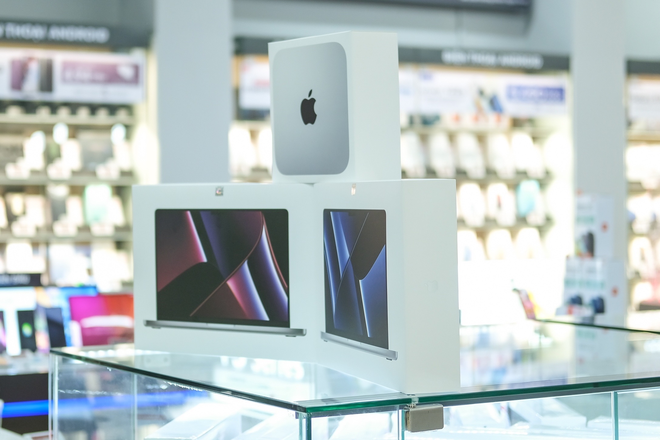 MacBook giam gia anh 1