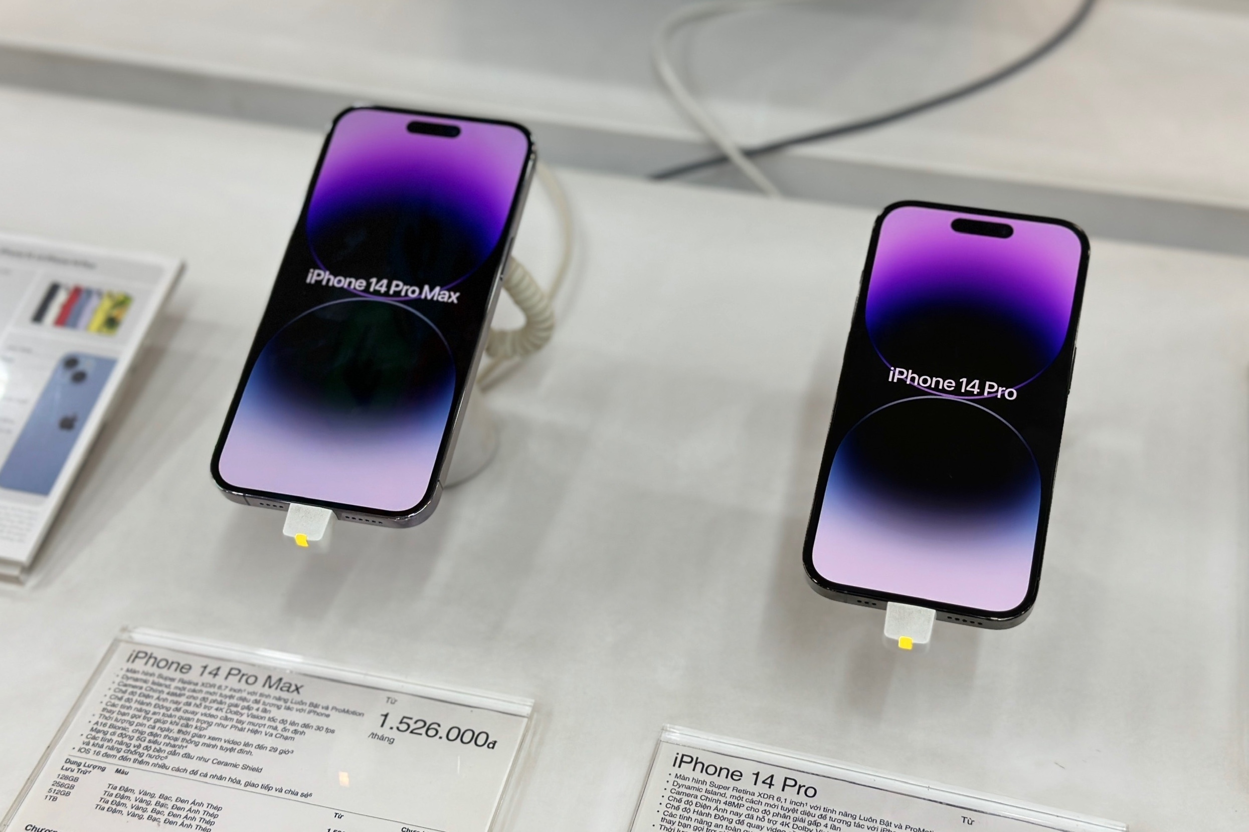 Cac chuoi ban le Viet canh tranh voi chinh Apple bang gia hinh anh