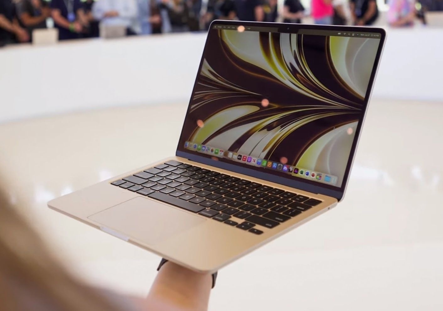 MacBook Air M2 15 inch kho bung no ve doanh so o Viet Nam hinh anh