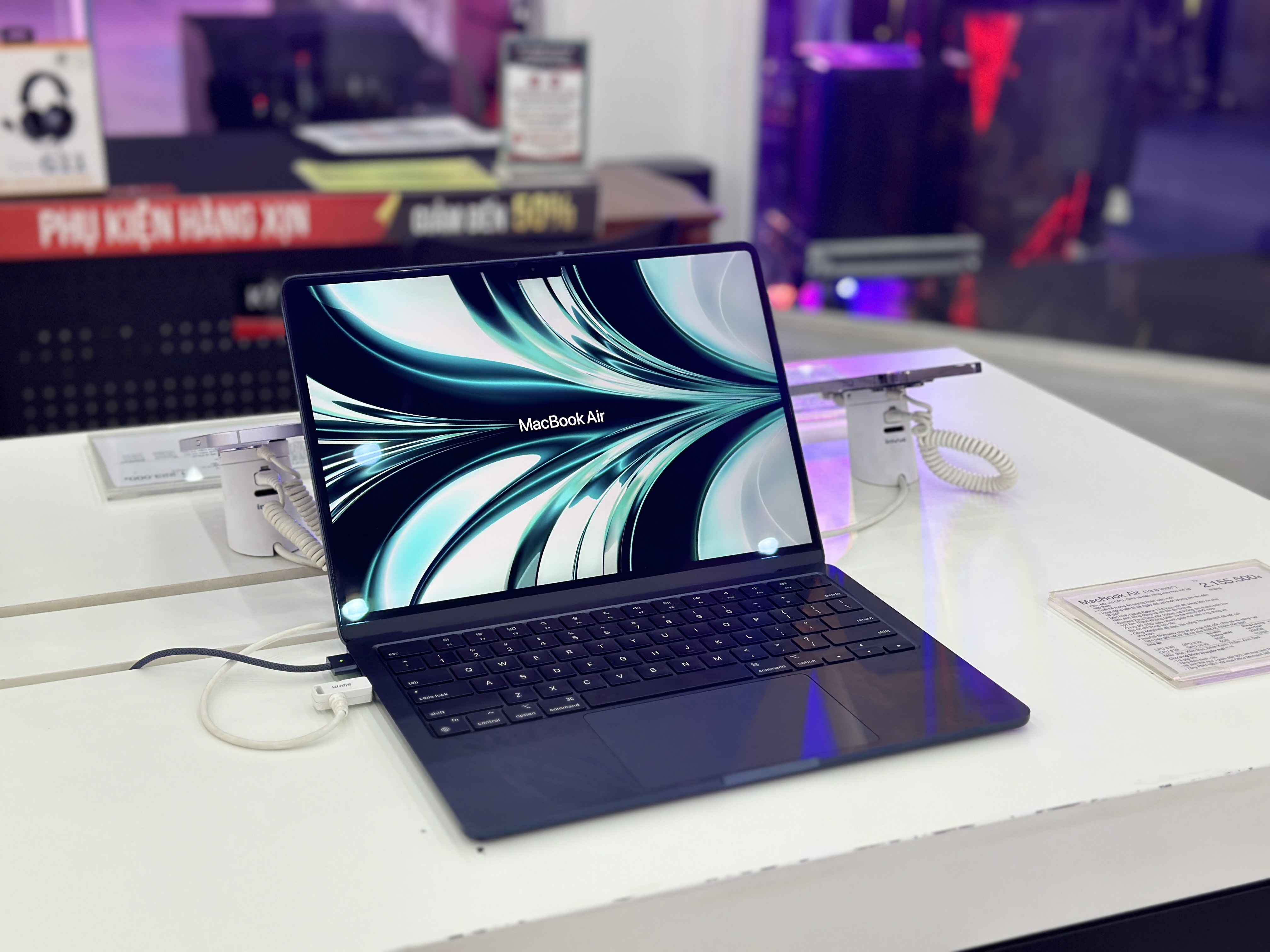 Nhieu khach Viet bi 'hut' thoi han bao hanh khi mua MacBook moi hinh anh