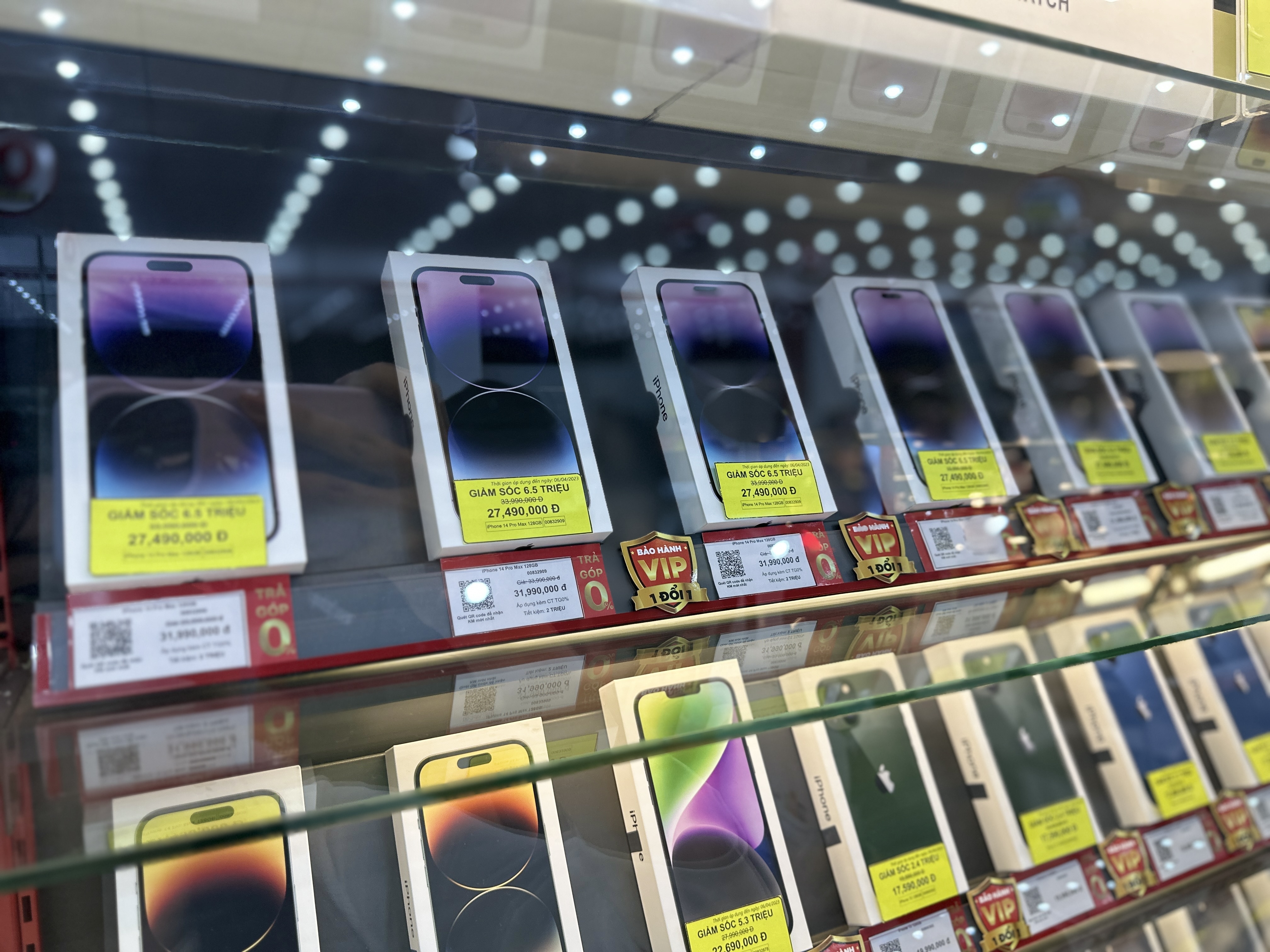 Nhieu mau smartphone giam gia sau giua nam hinh anh