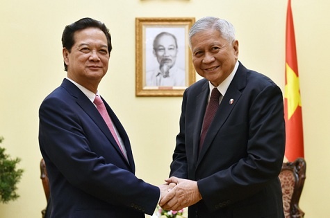 Thủ tướng Nguyễn Tấn Dũng tiếp Bộ trưởng Ngoại giao Philippines Albert del Rosario. Ảnh: Nhật Bắc/VGP