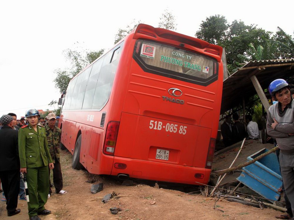 Mung 1 Tet, ca nuoc xay ra 32 vu tai nan giao thong hinh anh