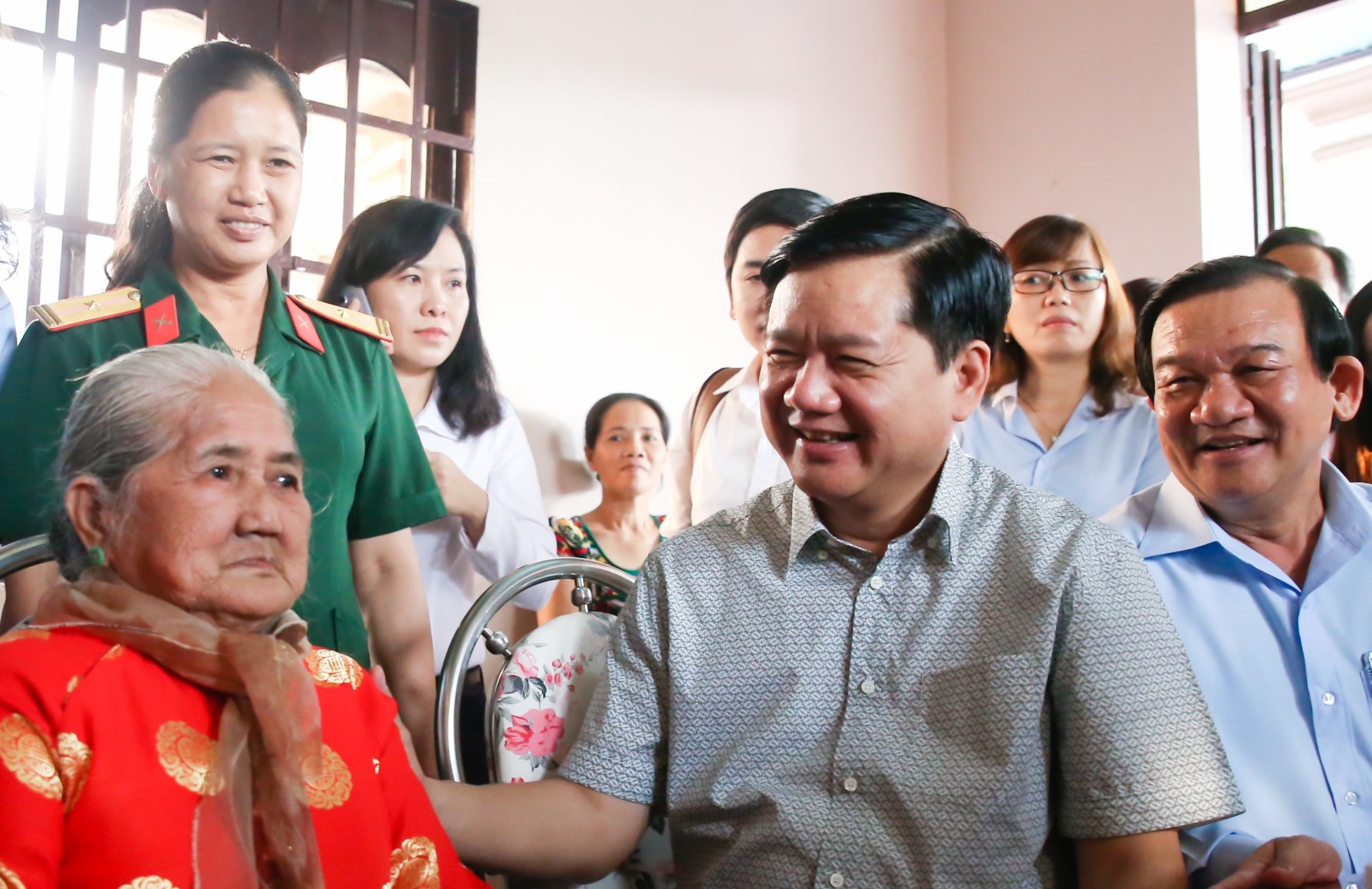 Bi thu Thang: 'Vi dan hanh dong, khong noi nhieu' hinh anh