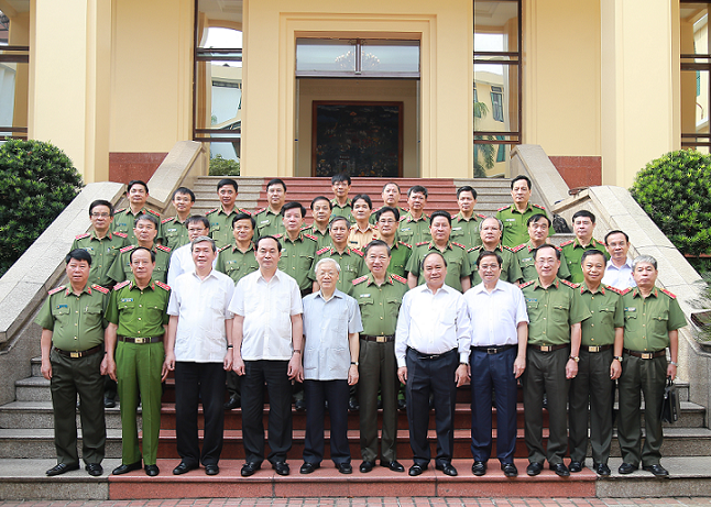 Tong bi thu tham gia Dang uy Cong an anh 2