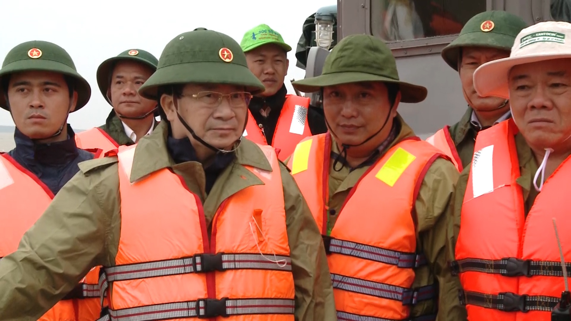 Pho thu tuong Trinh Dinh Dung thi sat chong bao o Bac Lieu hinh anh