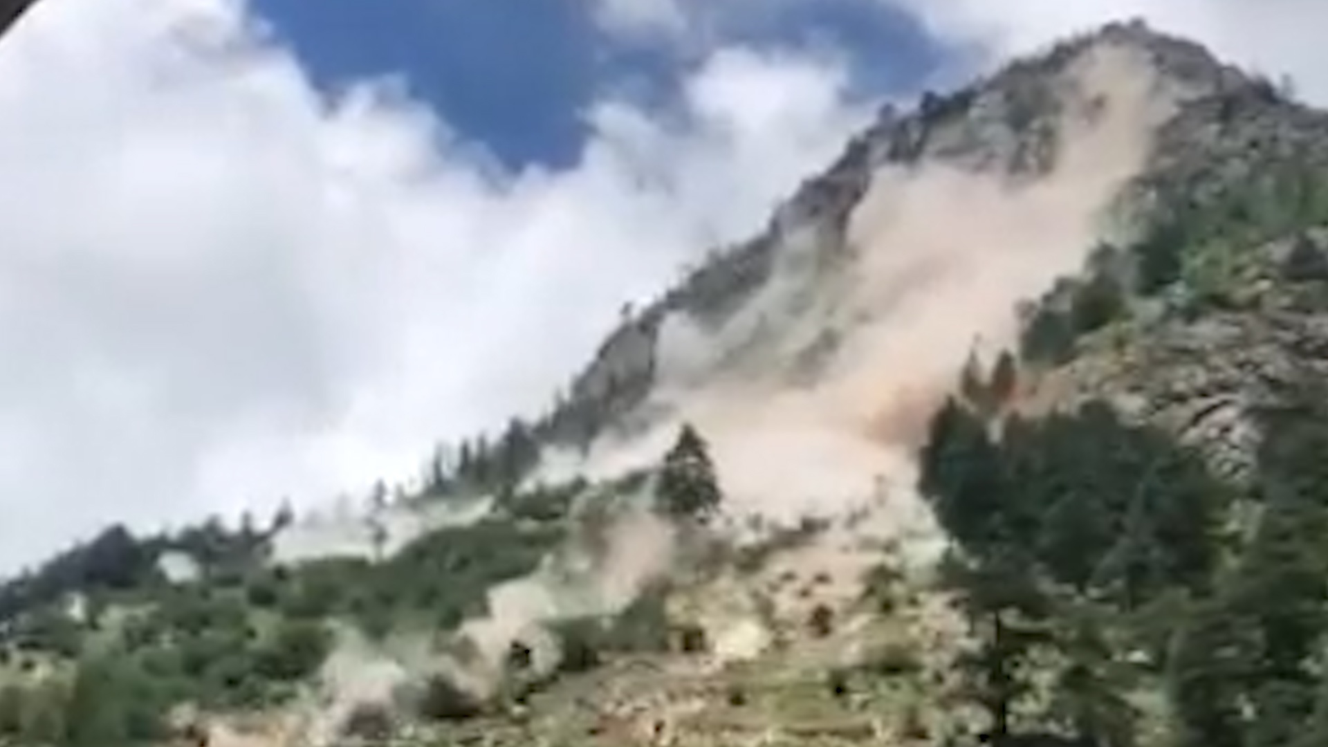 Lo dat tai An Do khien 9 du khach thiet mang hinh anh