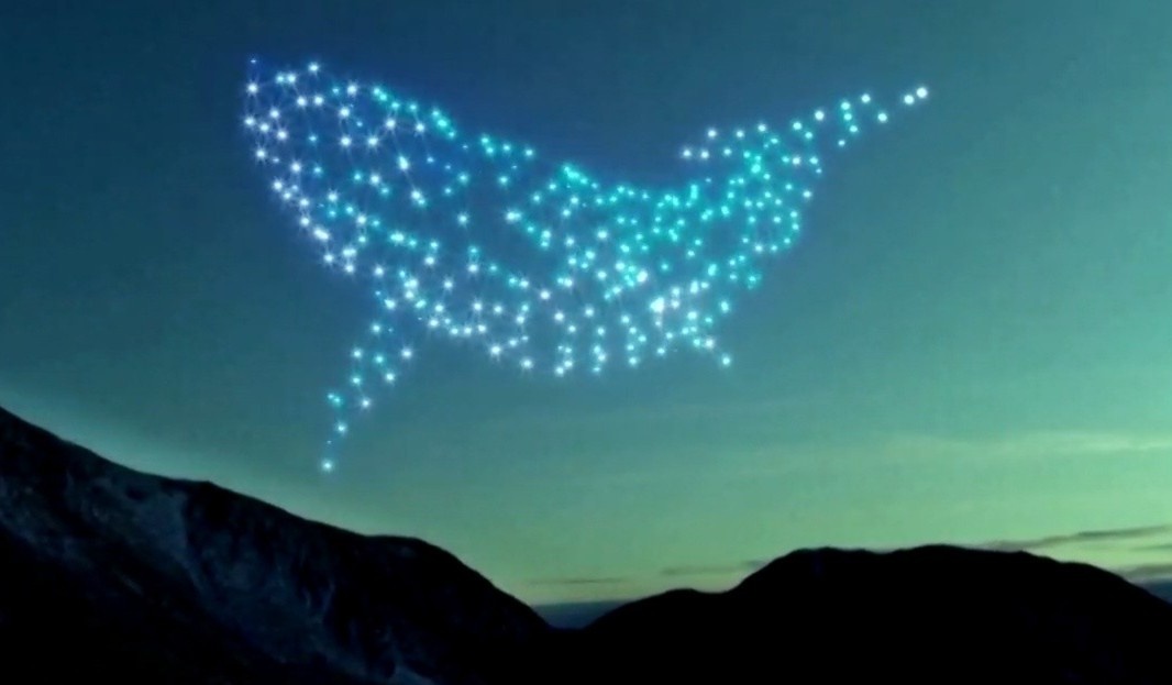 May bay khong nguoi lai co the thay the phao hoa hinh anh