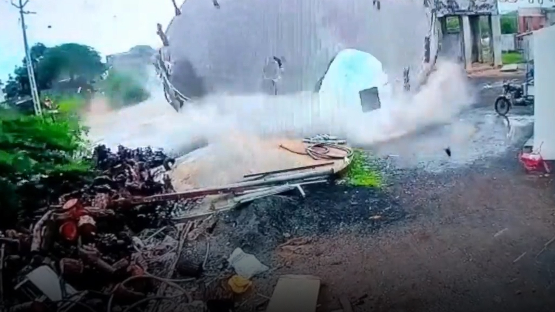 Be chua nuoc bat ngo do sap tai An Do hinh anh