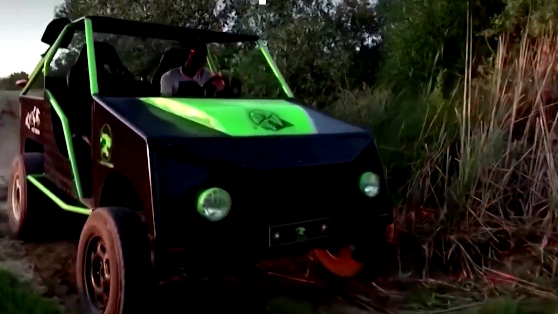 Ba anh em tu che tao xe dia hinh doc dao hinh anh