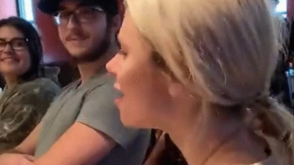 Co gai hung tom tu dau bep bang mieng hinh anh