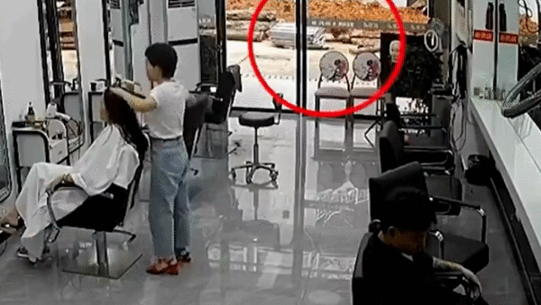 Lon rung xong vao tiem lam toc o Trung Quoc, lam 2 nguoi bi thuong hinh anh