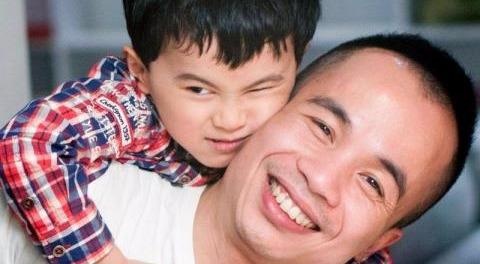 Cu Tri ban ve dan ong va gia dinh hinh anh