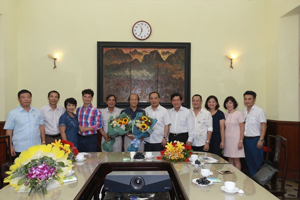 NSND Anh Tú, NSƯT Xuân Bắc, Giám đốc Nhà hát Kịch ảnh 3 NSND Anh Tu, NSUT Xuan Bac, Giam doc Nha hat Kich anh 3