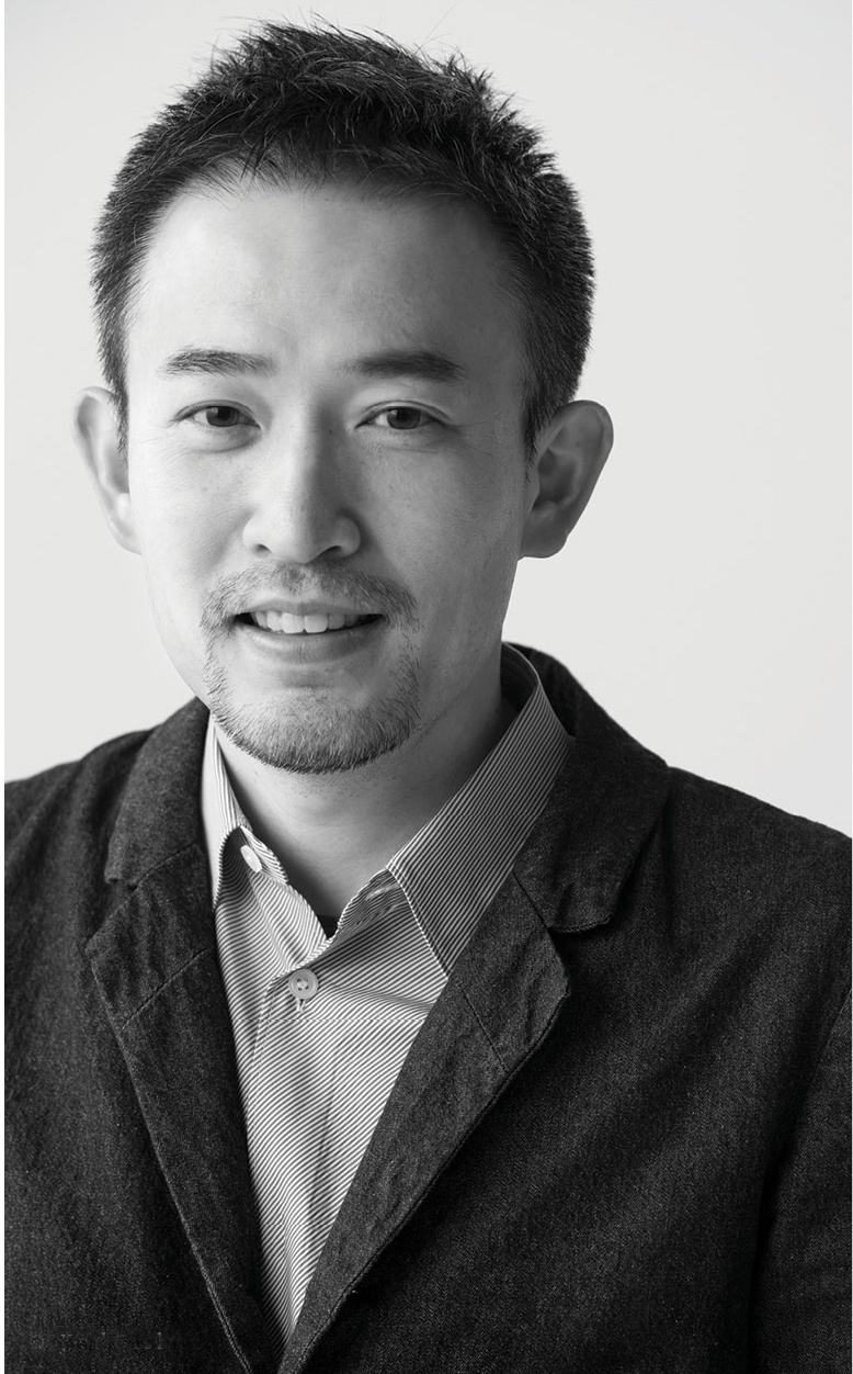 Nha van Nhat,  Noi dau anh 1