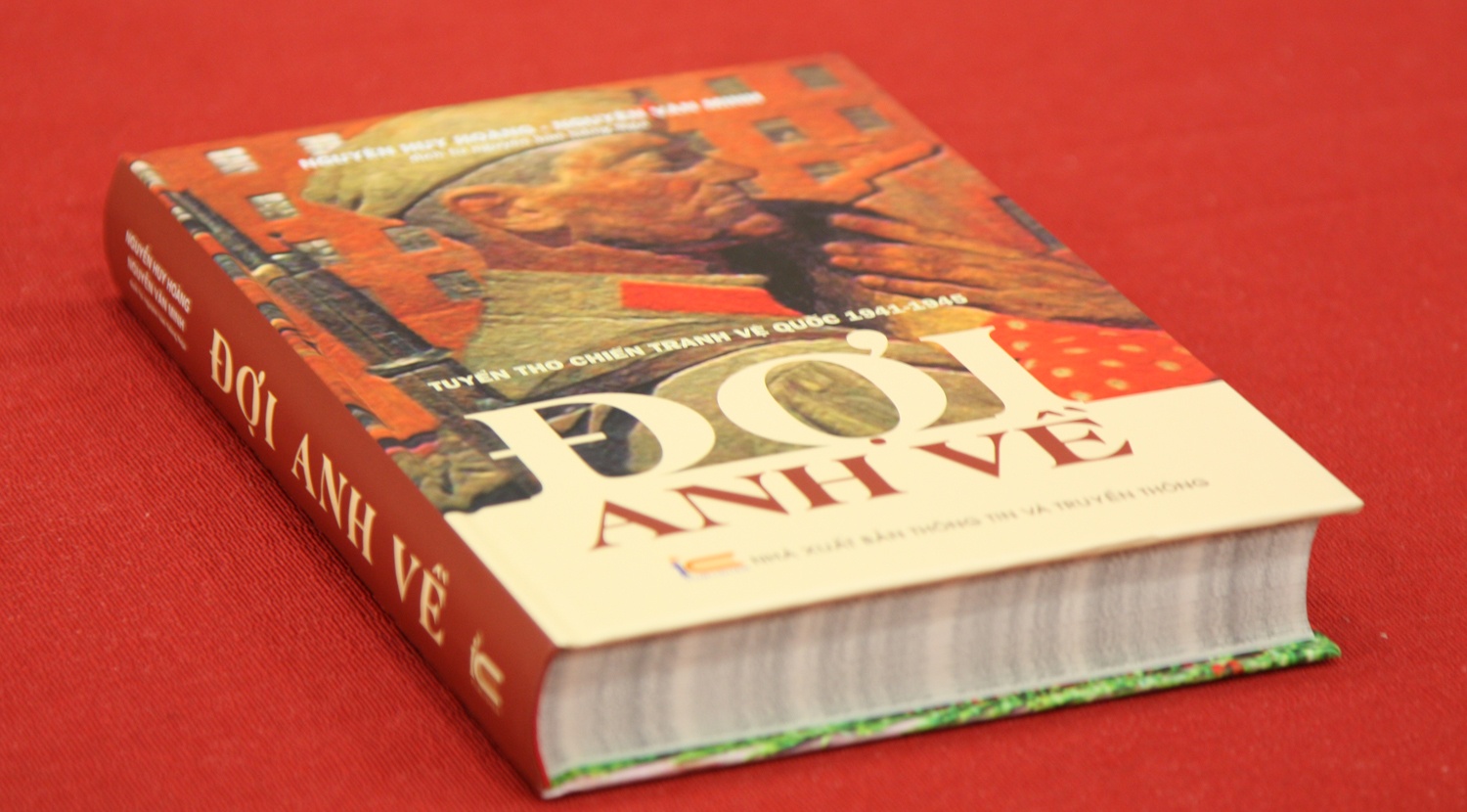 ‘Doi anh ve’ - nhip cau tho ca gan ket van hoc Viet - Nga hinh anh