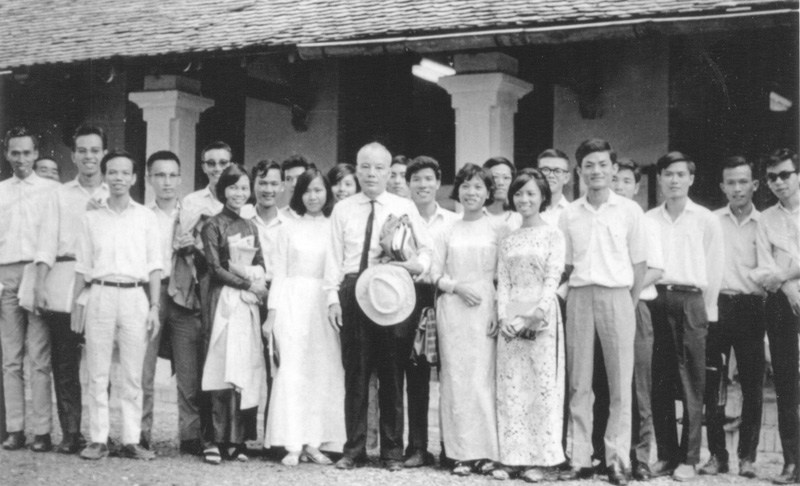 Ngay 20/11,  Nha giao,  Nha van anh 2