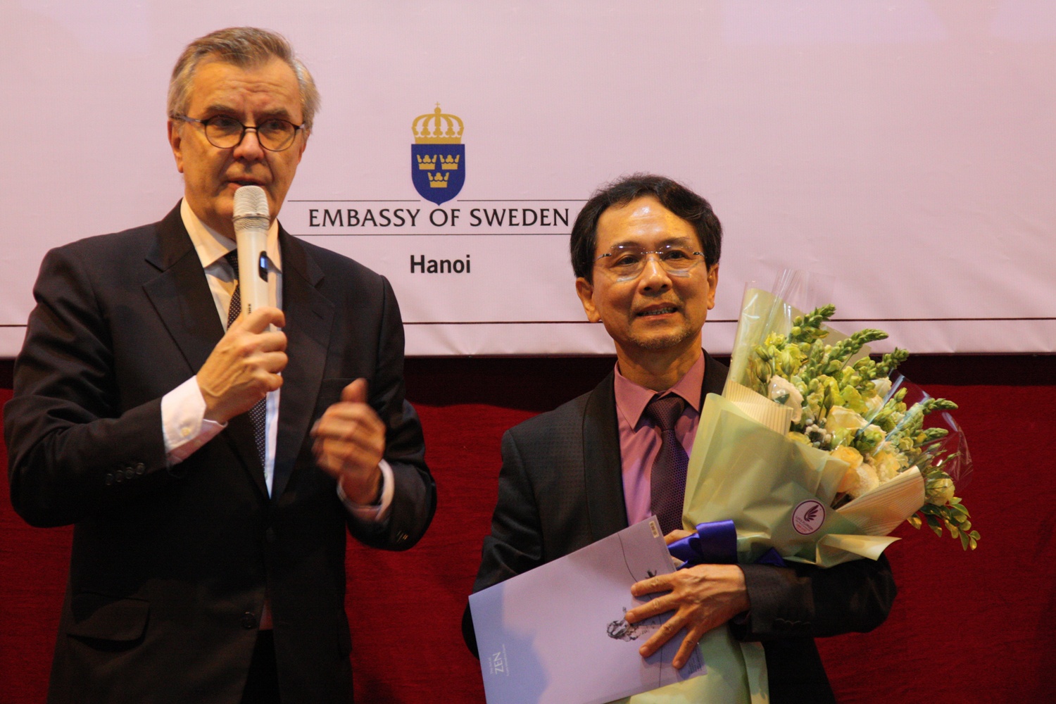 Cikada,  Thuy Dien,  Van Mieu anh 1