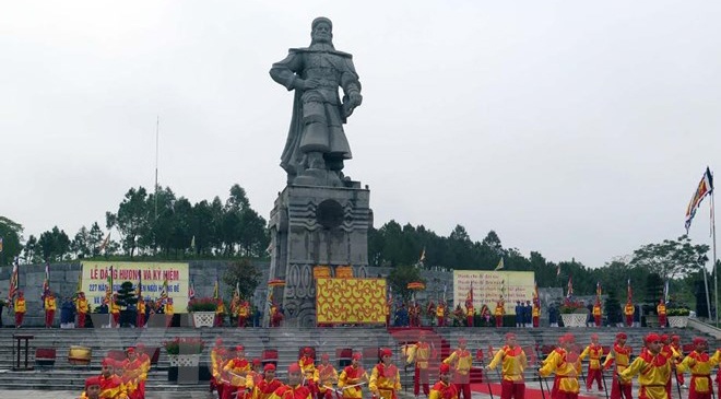 Chan dung vua Quang Trung qua cac cuon sach Viet hinh anh