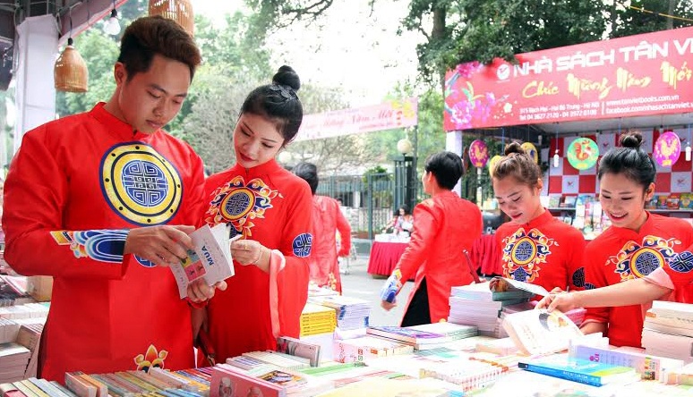 Xuan nay, Pho sach Ha Noi ron rang cac hoat dong hinh anh