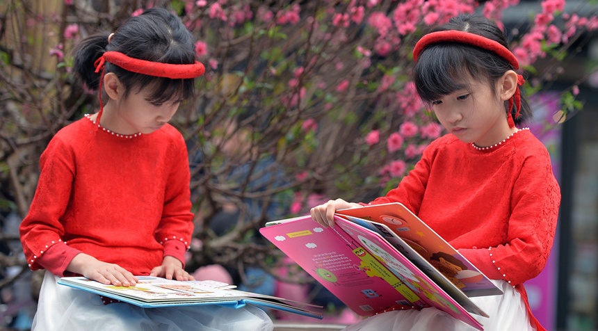 Duong sach Tet Mau Tuat thu hon 6 ty dong hinh anh